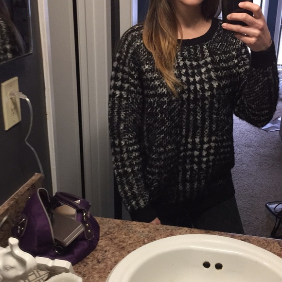Soft fuzzy sweater - Picture 2 of 2